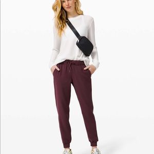 On the fly Lululemon joggers 28 inseam